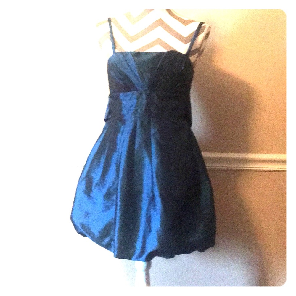 Nice dress!! Like new!!